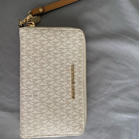 Michael Kors Crossbody — make me an offer - Picture 3 of 4
